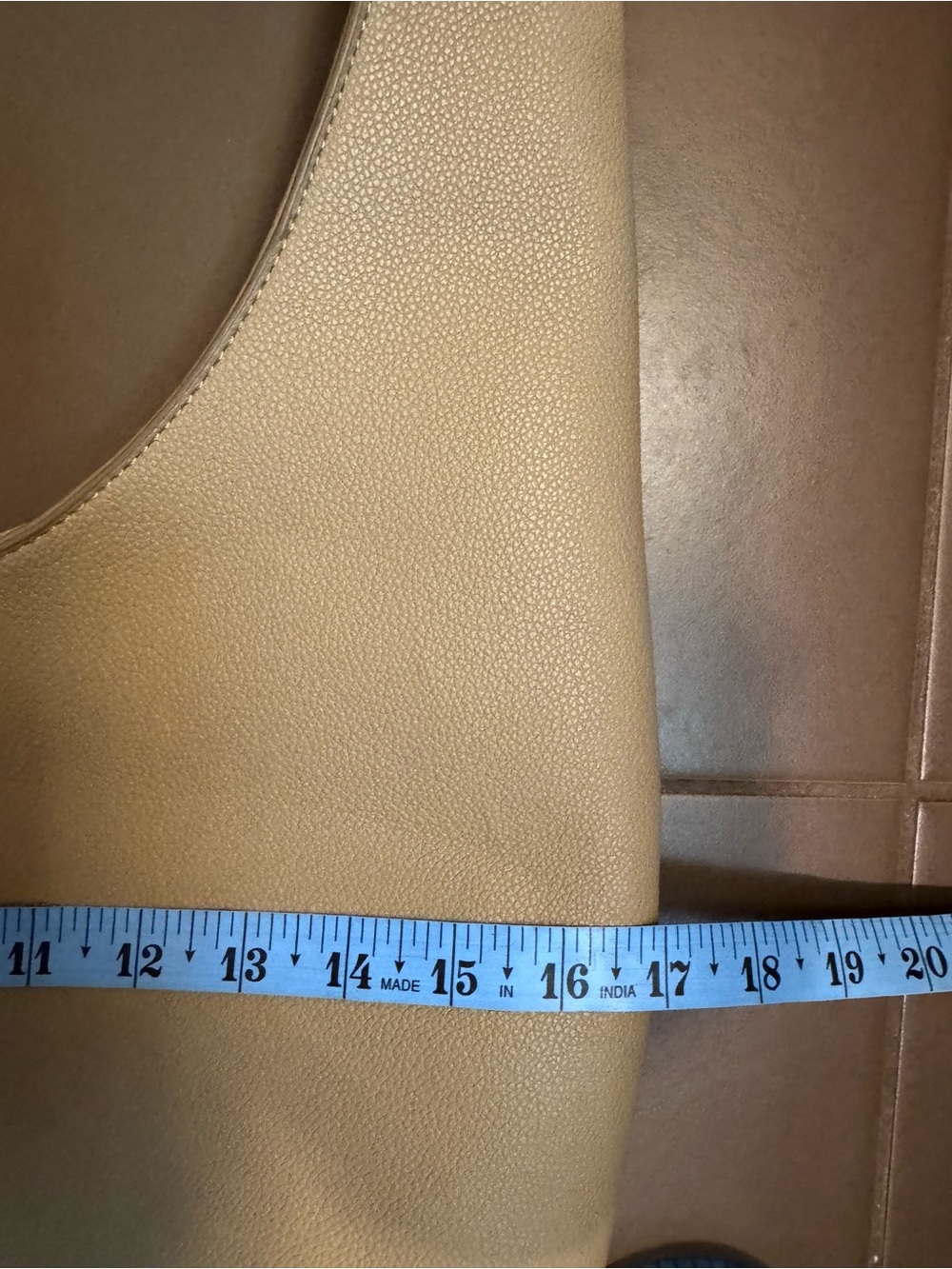 BCBG Hobo Crescent Light Tan Faux Pebbled Leather Slouch Bag Purse Key Fob - Picture 15 of 17